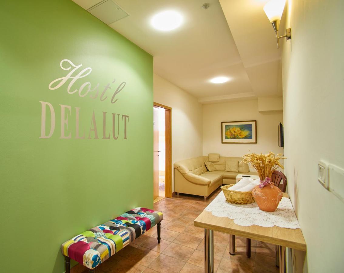 Hostel Delalut Ravne na Koroskem ภายนอก รูปภาพ