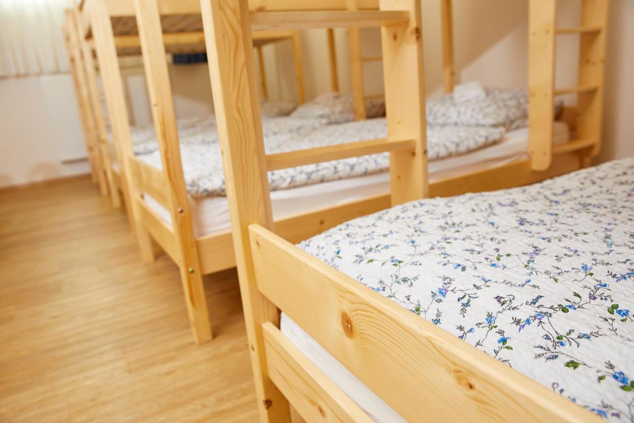 Hostel Delalut Ravne na Koroskem ภายนอก รูปภาพ