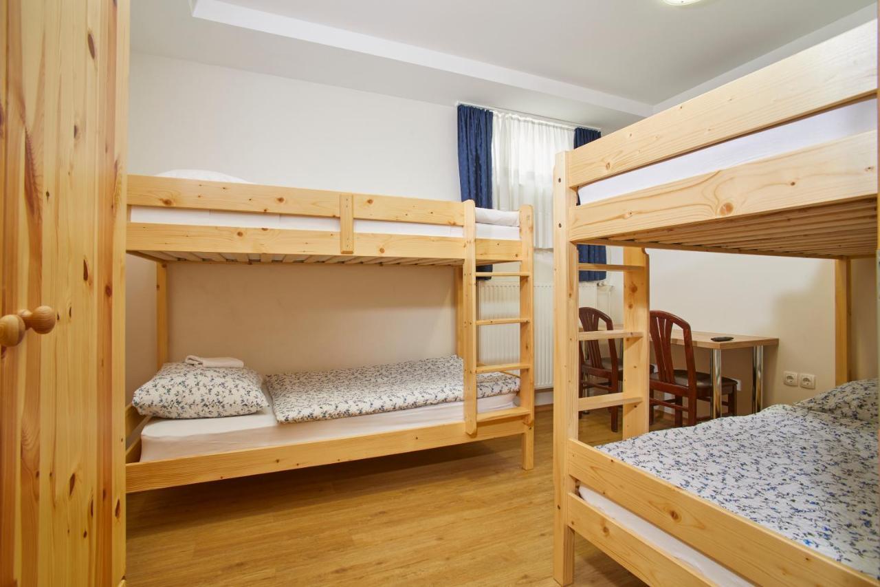 Hostel Delalut Ravne na Koroskem ภายนอก รูปภาพ